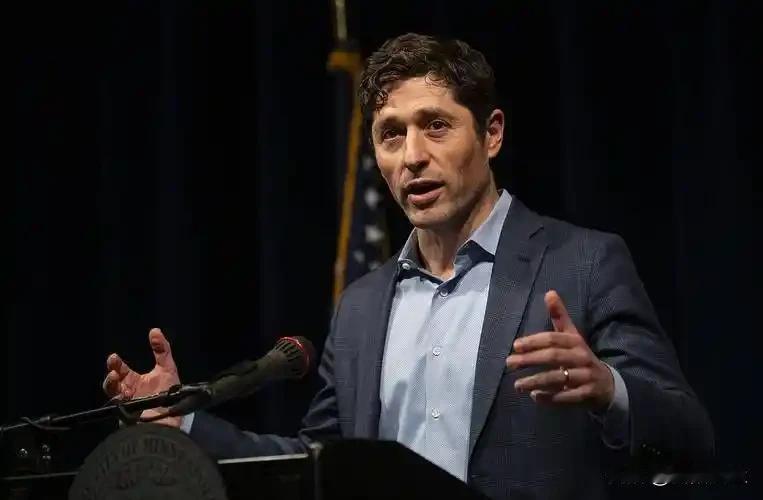 据福克斯新闻报道，明尼阿波利斯市长雅各布·弗雷称特朗普同意终止“都市突袭”行动，