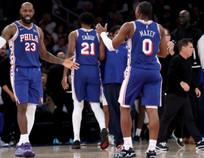 NBA常规赛，76人对阵骑士的比赛中，出现了非常奇葩的一幕。面对速度如闪电的马克