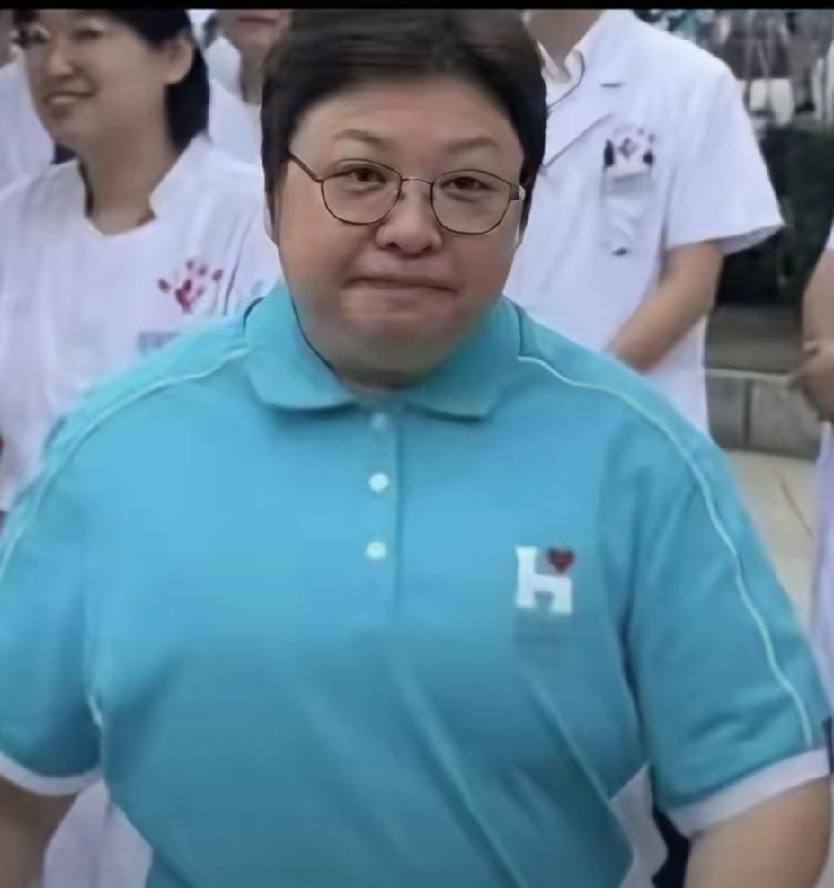 这次没捐救护车了
西藏地震，韩红第一时间捐的是真金白银，和以前捐物不一样，这次捐