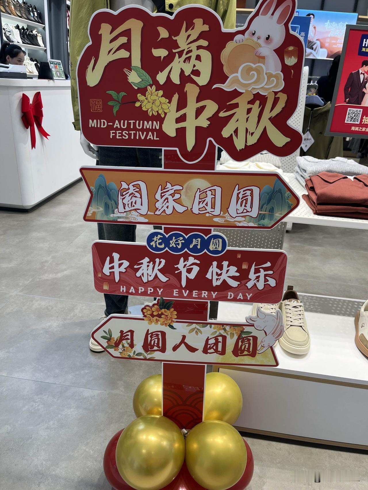 少年砺苦尚可奋起，暮岁遭难何以支撑？少苦为淬玉磨锋，老苦乃雪上加霜；同为世间苦，