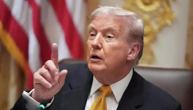 特朗普这次是真敢干！不光把委内瑞拉总统马杜罗和他老婆一锅端了，还放话要押到纽约受