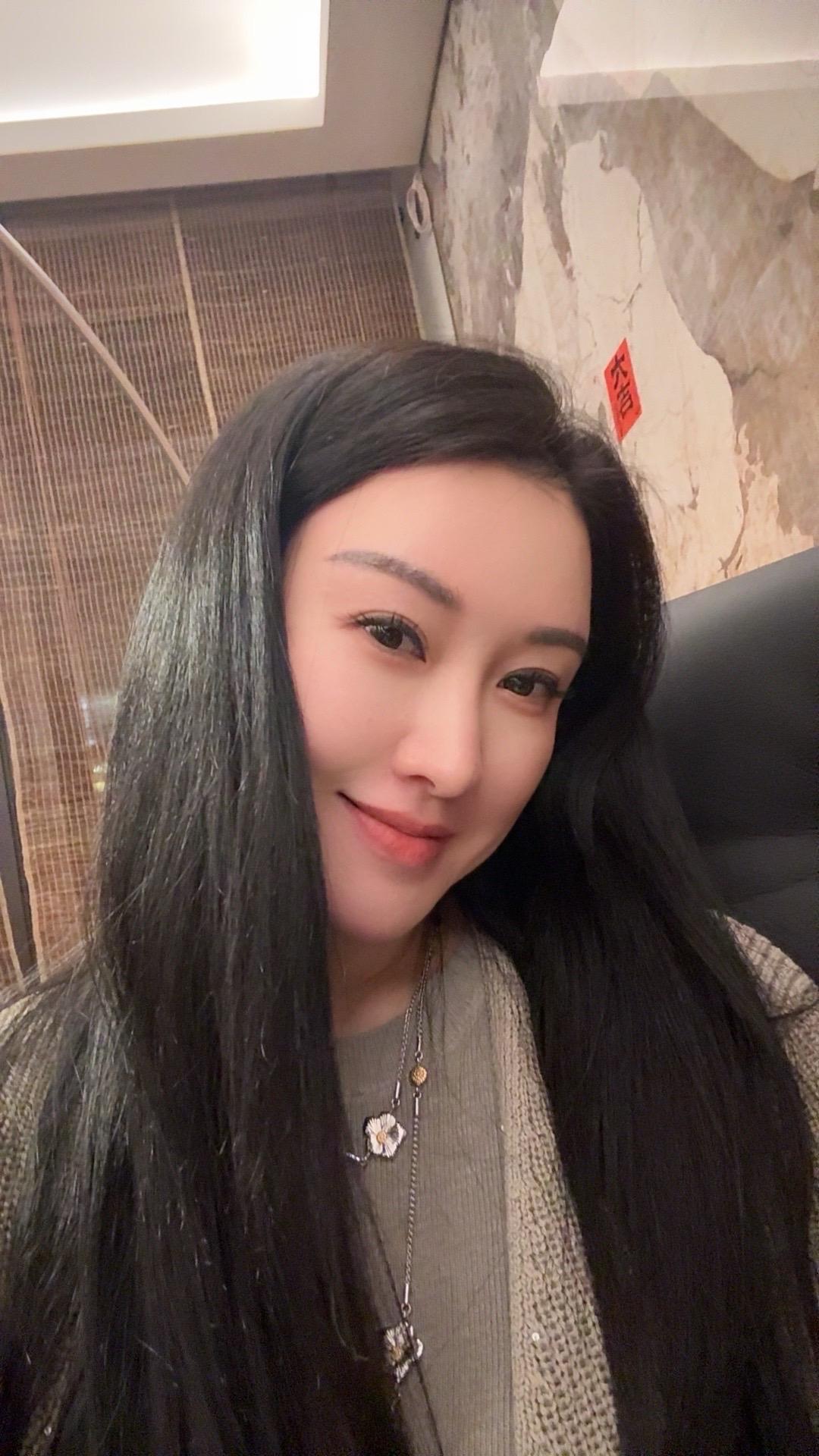 大家小心被骗，号【小阿梦 】【小思梦】，这两个号盗用我视频相片以此招摇...