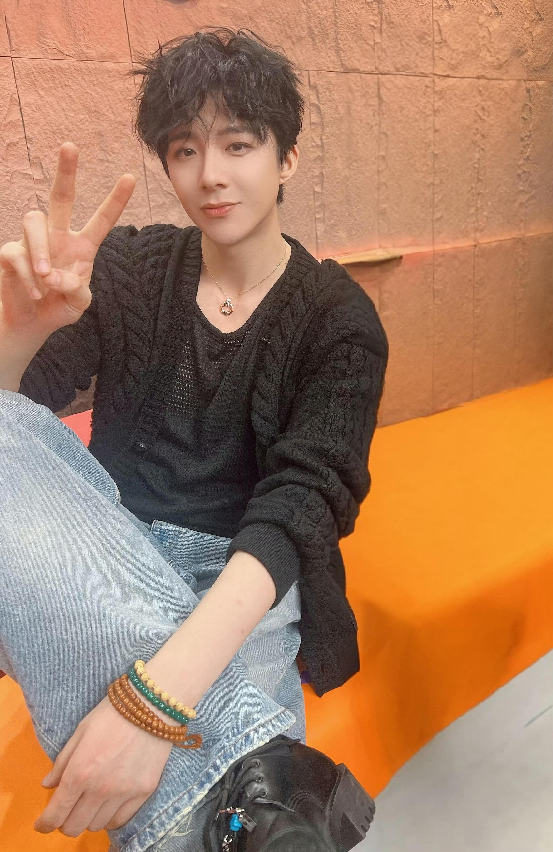 早安，今天天气可真好。一大早心情有点不美丽。看看大明子心情好多了！  。 。