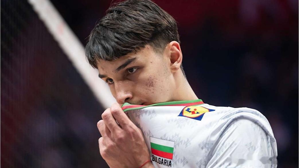 🏐 排球故事与人物——“金童”的困境：西蒙·尼科洛夫在诺沃西比尔斯克的寒冷与奇