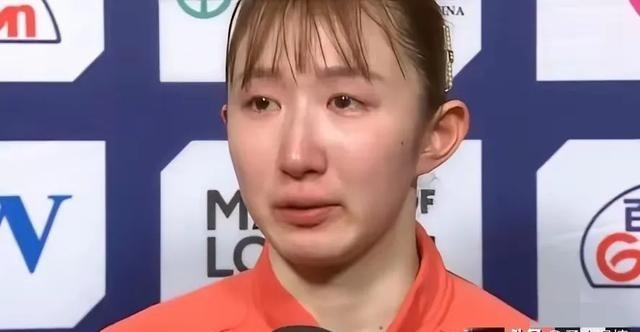 中国女队拿下冠军，日本女队斩获亚军。赛后早田希娜红着眼眶落泪，接受采访时难掩失落