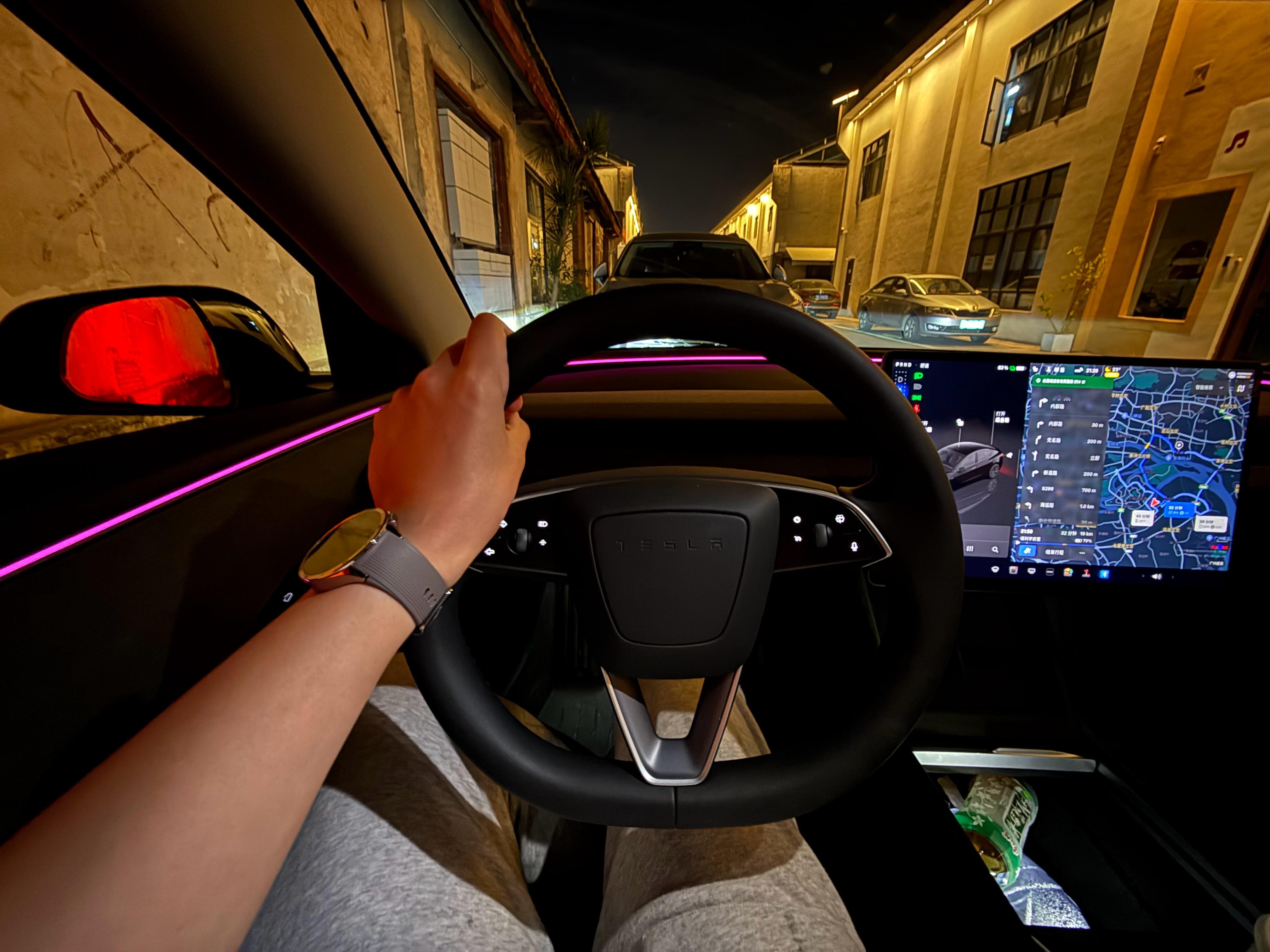 最近买了很多科技产品，对汽车、机器人还有 AI 行业都攒了一些观点，想在 dy 