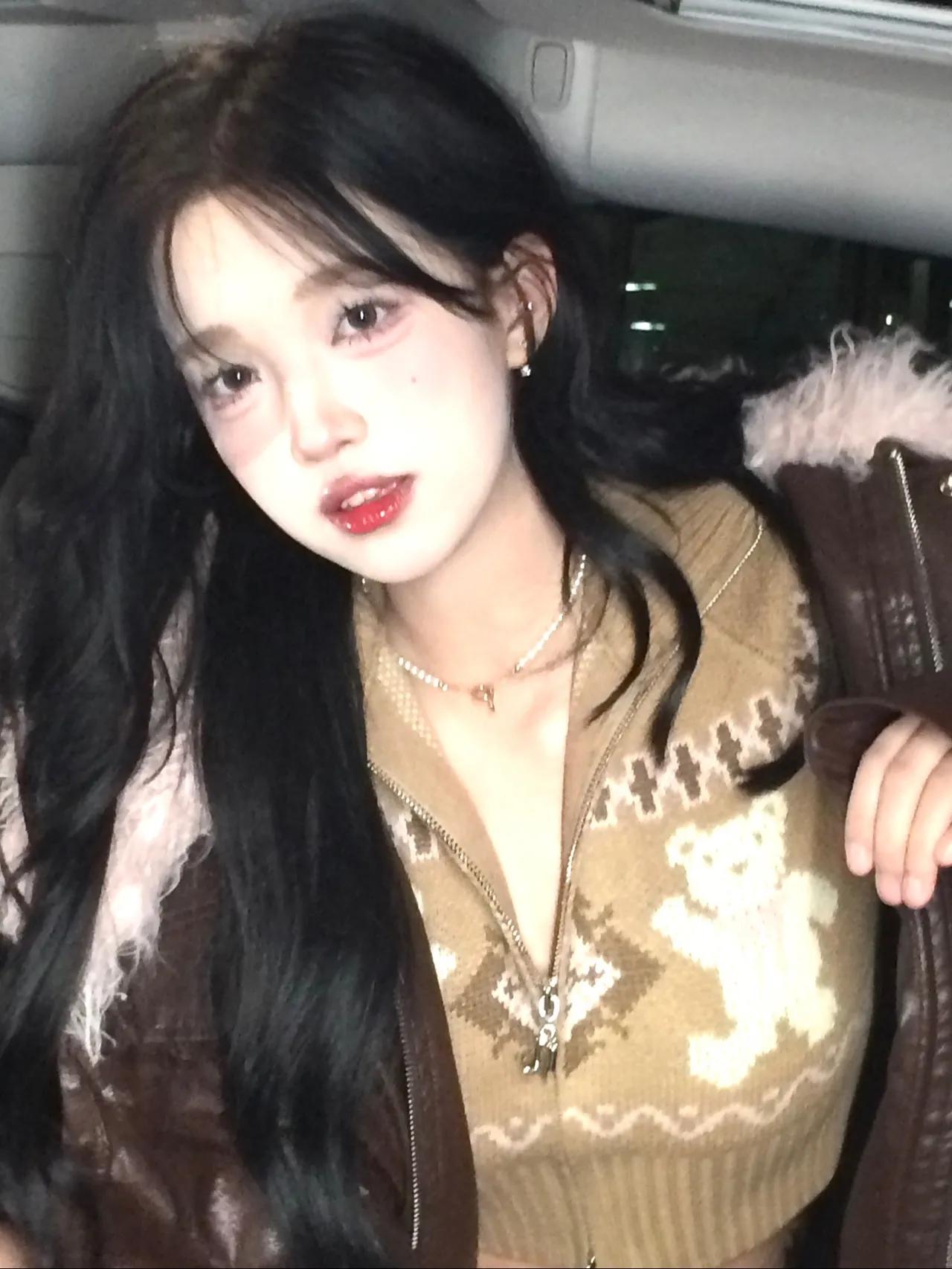 我没有选择曾经骑电动带我的他，现在坐在奔驰里，不是因为天冷而是因为他的电动车不让