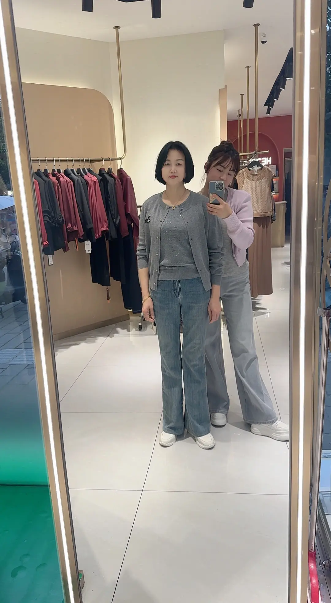 我从未让你骄傲，可你却视我如珍宝 世上最美好的事是：我已经长大，你还未...