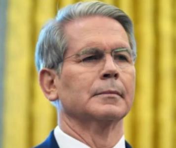 美国财长贝森特说了一句大实话，他表示中国非常独特，因为他们的发展道路我们根本就没