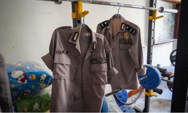 【泰国军方曝光电诈园区：内设“多国警察局”，多语言诈骗话术脚本、电话清单散落一地