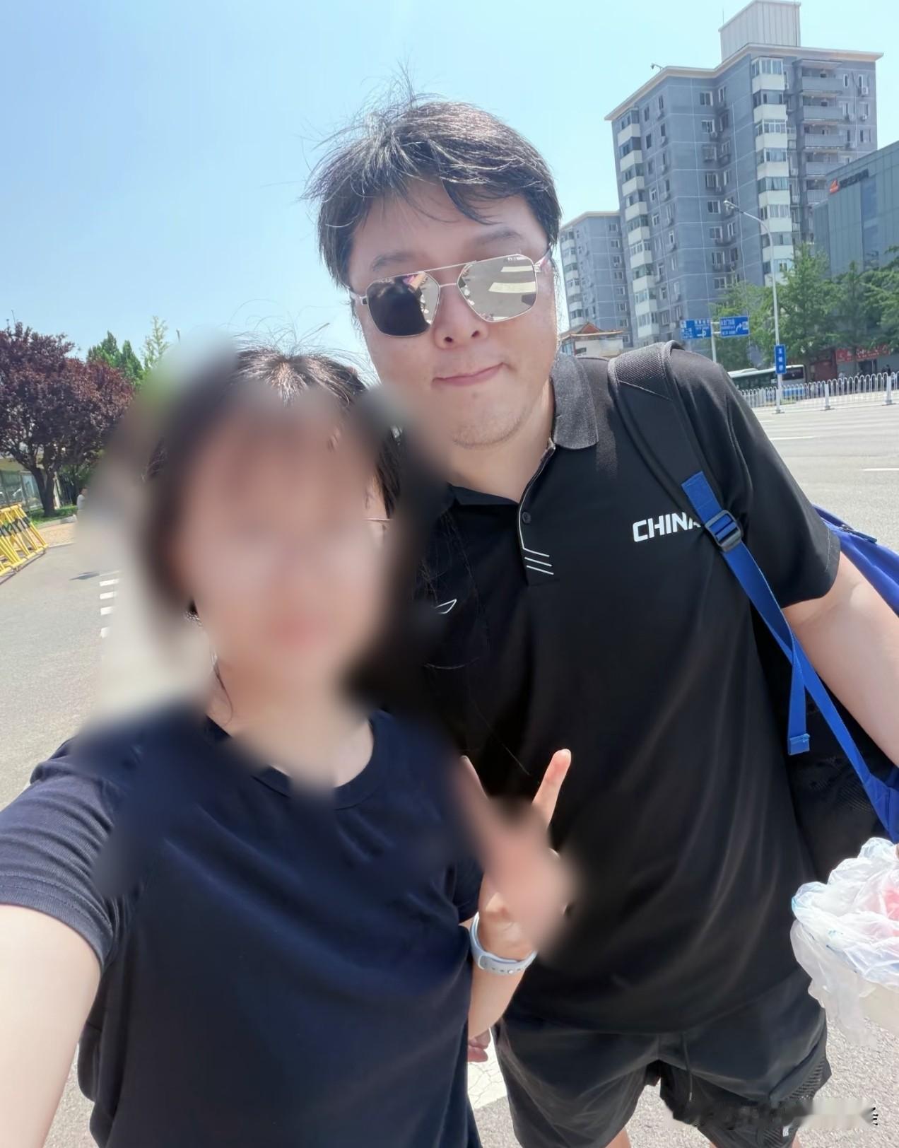9号的国乒，很多队员推着箱子离开了总局，不知道去哪里了。周启豪、陈幸同、石洵瑶、