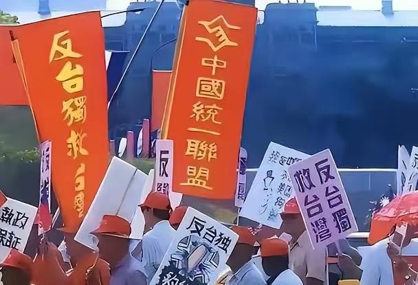 一颗惊雷在台岛内部爆炸，惊醒了台湾民众。他撕下了民进党的台独伪装，引爆者是彰化师