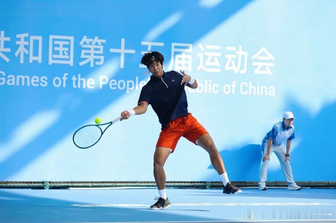 男单第二轮周意6-3/6-0鄭肇致王晓飞6-2/6-3 张永铭周意战胜香港青少年