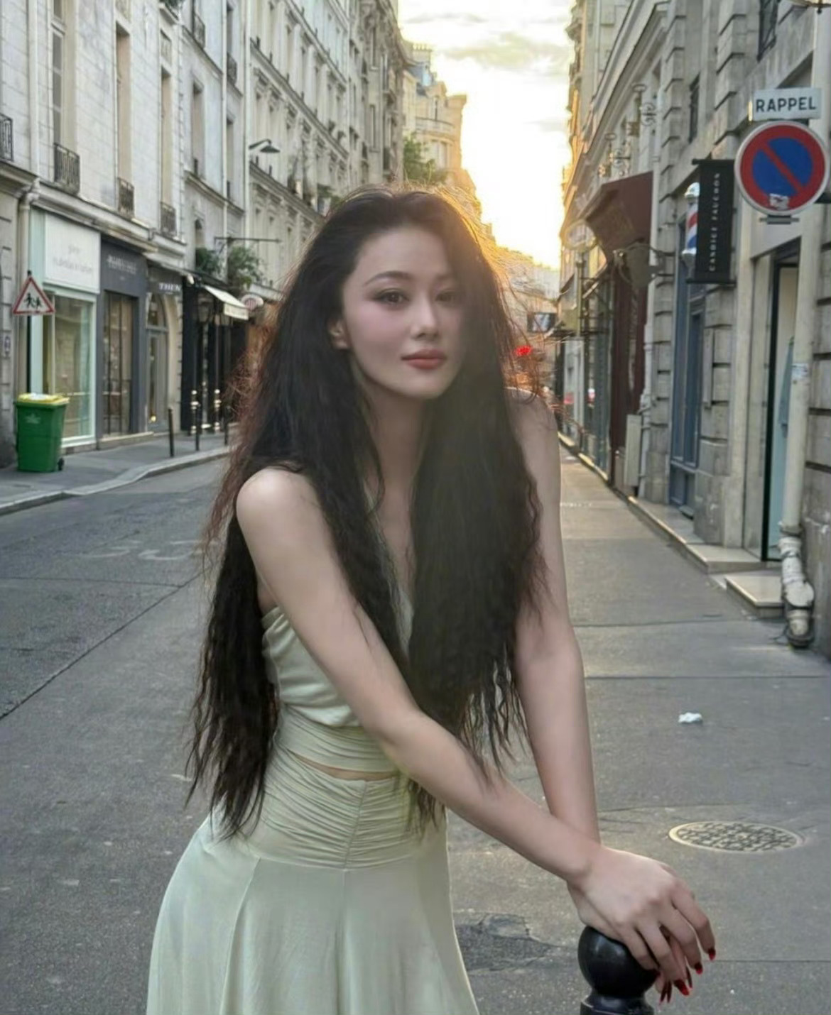 又瘦又美还这么会拍，每一帧都美得让人移不开眼[太开心][太开心][太开心]张馨予