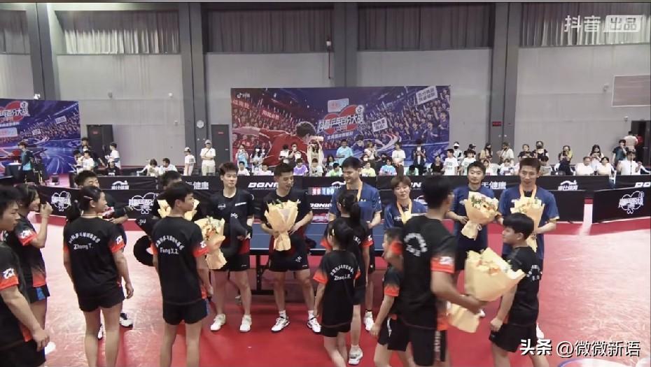奥恰队赢了张继科队，张继科请吃饭。
刚刚看到奥恰发抖音，他说：“兄弟们，请吃饭的
