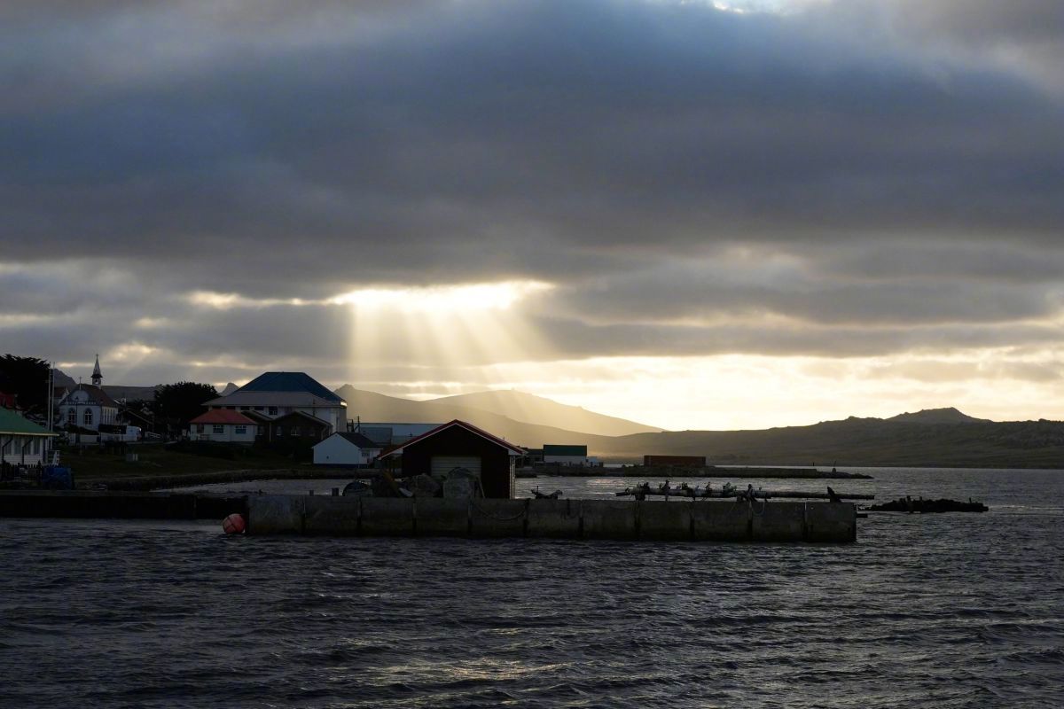 【外媒：#五角大楼泄露邮件引发英阿争吵#】据埃菲社4月24日报道，阿根廷外交部长