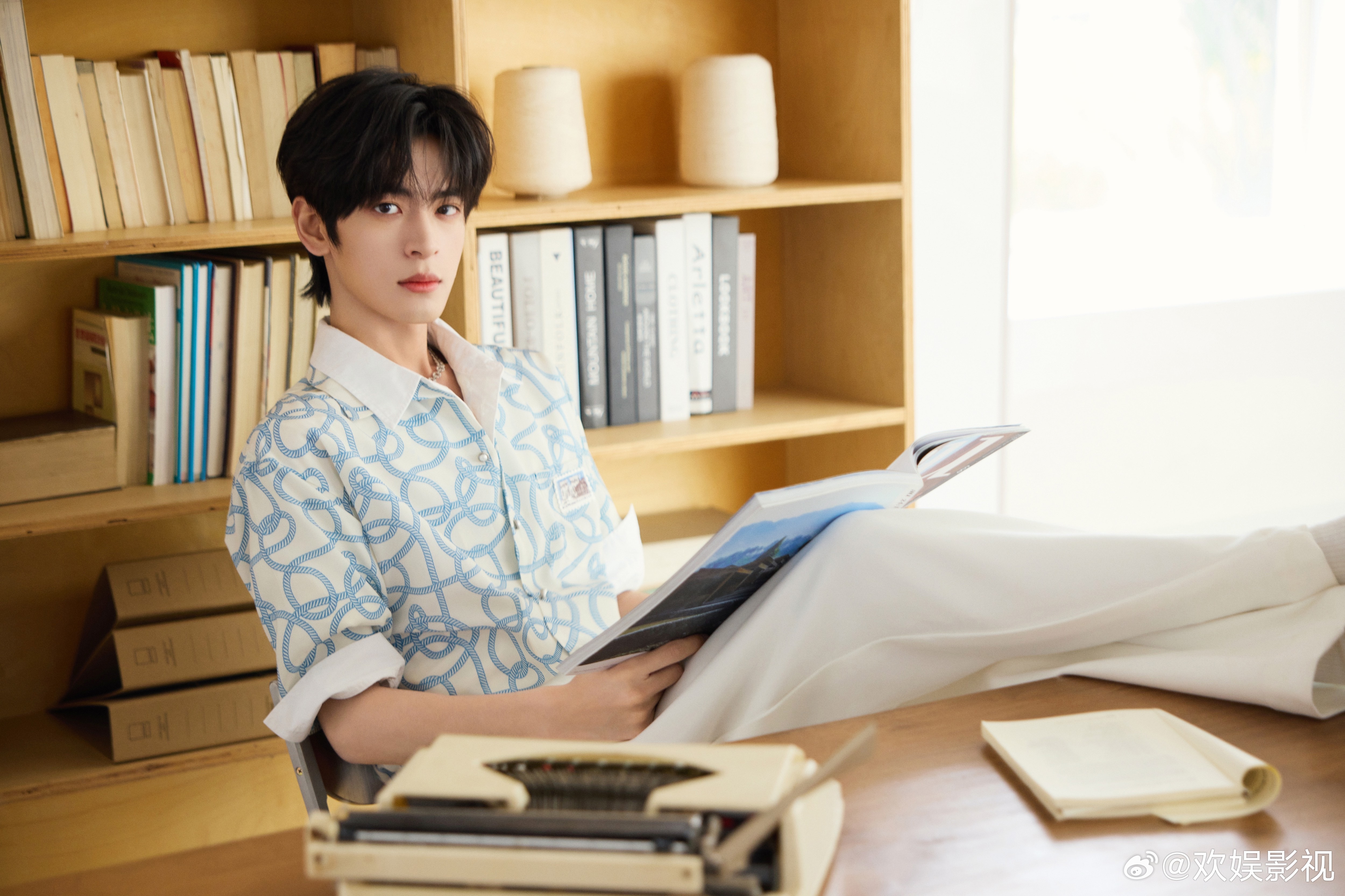 蕴光匀雅，清隽澄澈。欢娱影视演员今日以APoEM安诗悦追光代言人 身份做客品牌直