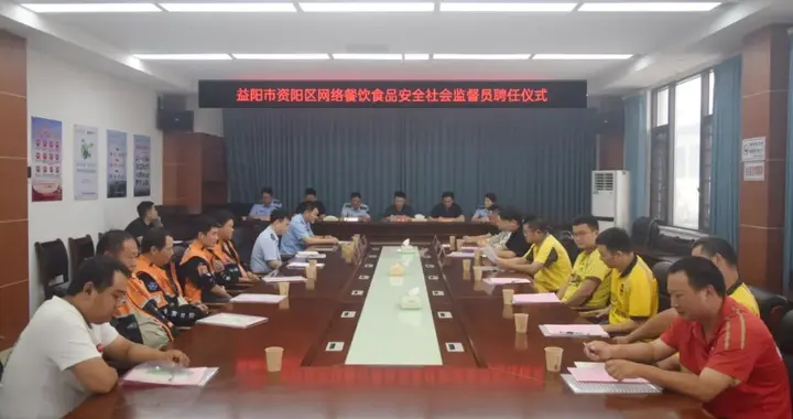 “送餐人”变身“守餐人” 资阳区10名“食安啄木鸟”上岗