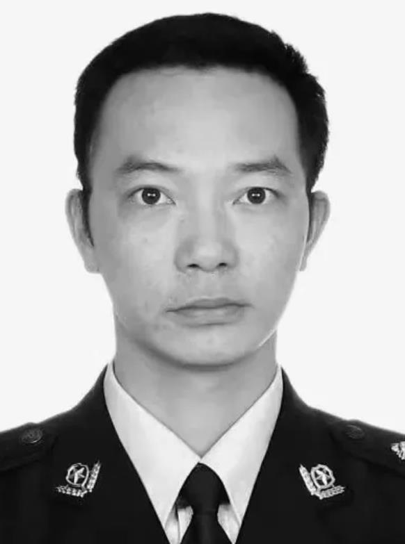 周涛，男，1976年10月生，湖北襄阳人，中共党员，二级警督，襄阳市公安局襄城区