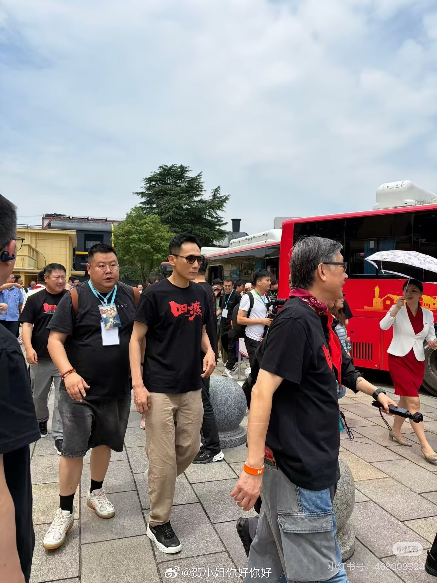 刘烨出来炸街了一戴墨镜就很有b范儿 