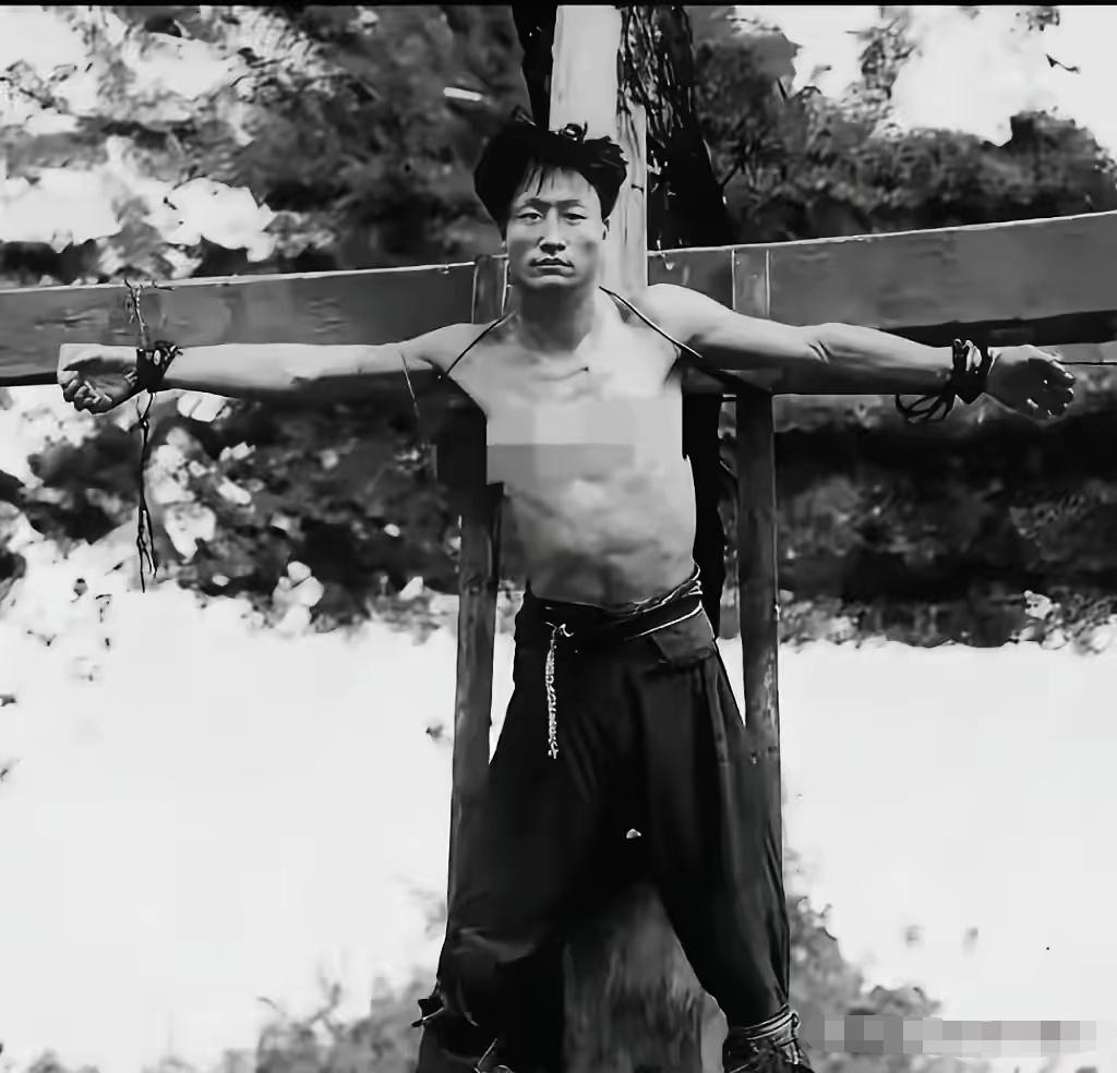 他24岁被钉上十字架，刽子手割了他两个多小时。他喊出一句话，让在场所有人记了80