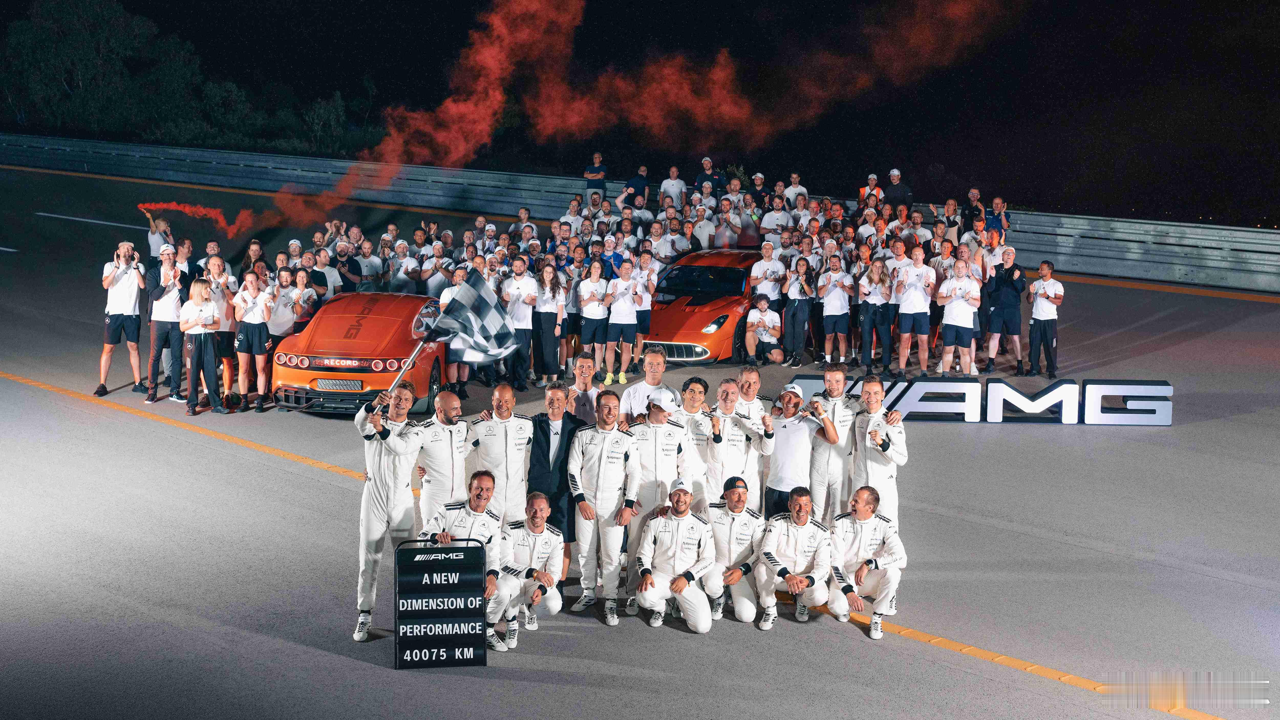 名车志新闻 “8 天环游世界”,  奔驰 AMG GT XX 概念车刷新纯电车 