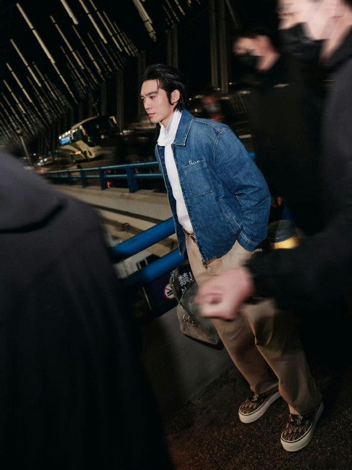 于适&王鹤棣&田嘉瑞巴黎时装周出发图 