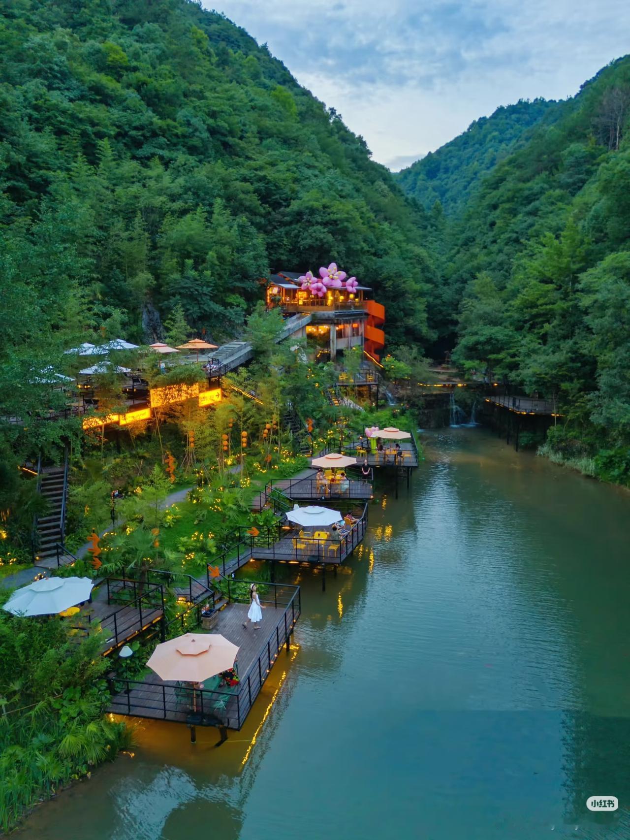 不用去三亚🌴这里才是杭州避暑玩水天花板🌊

富春山居-休闲富阳
这个夏天☀️