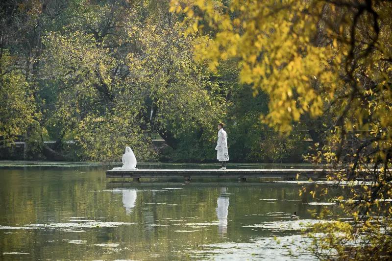 你觉得人生什么最重要 人生什么最重要？这问题没有标准答案。很多人追逐钱和地位，觉