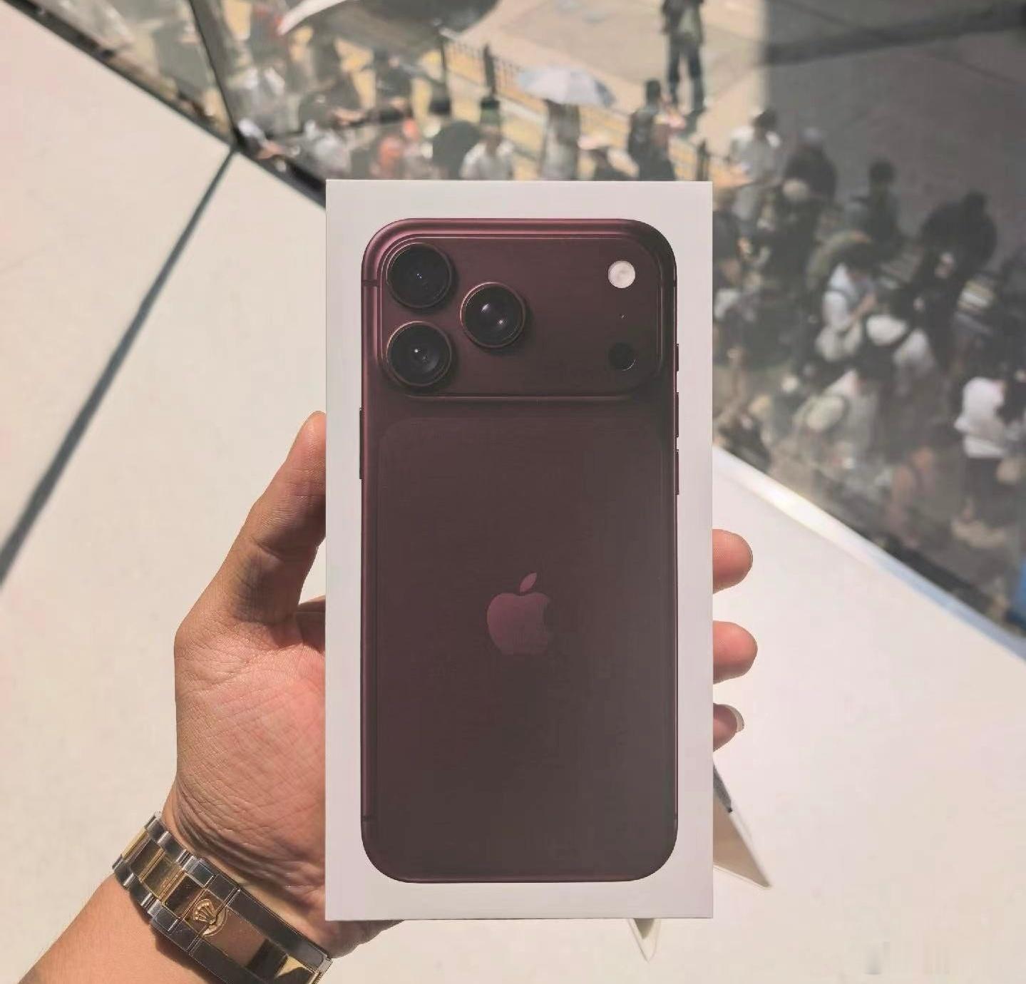 iPhone 18 Pro系列今天正式开卖，这行情真是有点意思。Pro版在拼多多