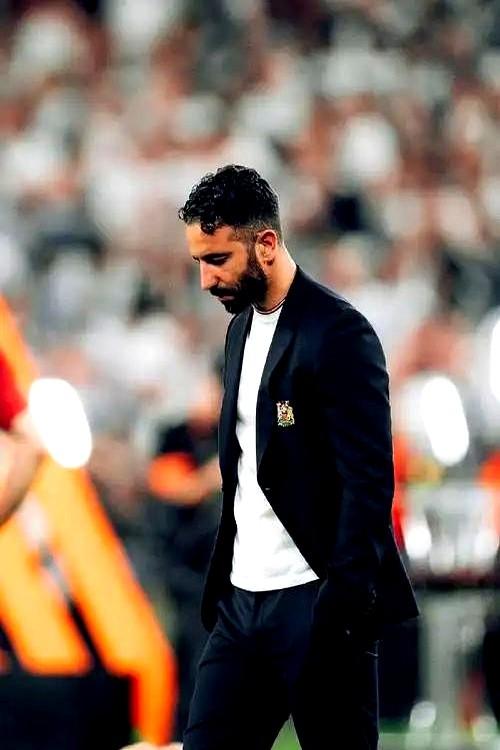 曼联这教练席，真跟有毒一样。

阿莫林，才14个月，1月5号官宣下课。说好的三年