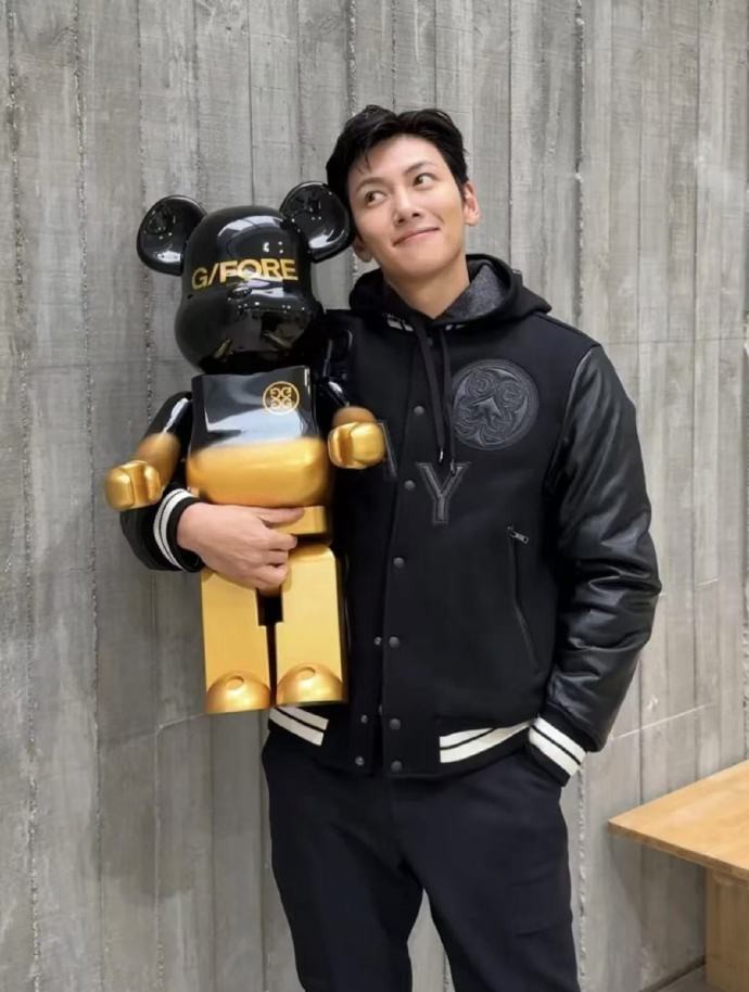 池昌旭ins 还是那么的帅[酷] 