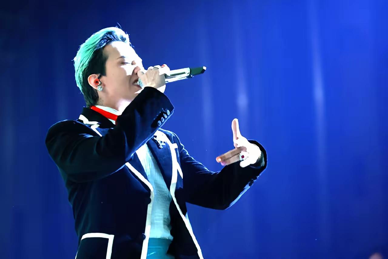 看了APEC峰会上的表演，才发现权志龙上不了大台面。平时还行，到了那种场合，权志