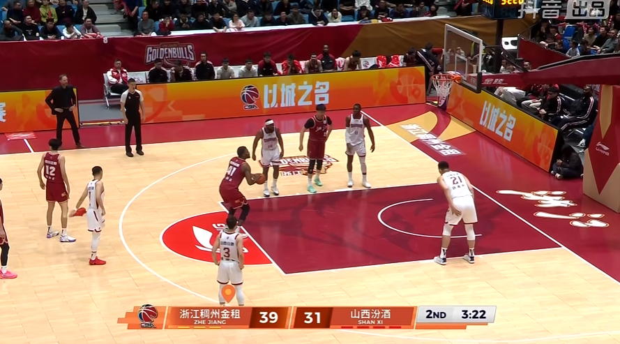 山西队把贾明儒换下去吧，我都看不下去了。浙江队现在是他防谁谁打，而且都还打成了浙