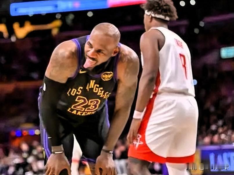 湖人G2赢球后，主帅雷迪克说出了心里话：詹姆斯有丰富的季后赛经验，他带领我们球队