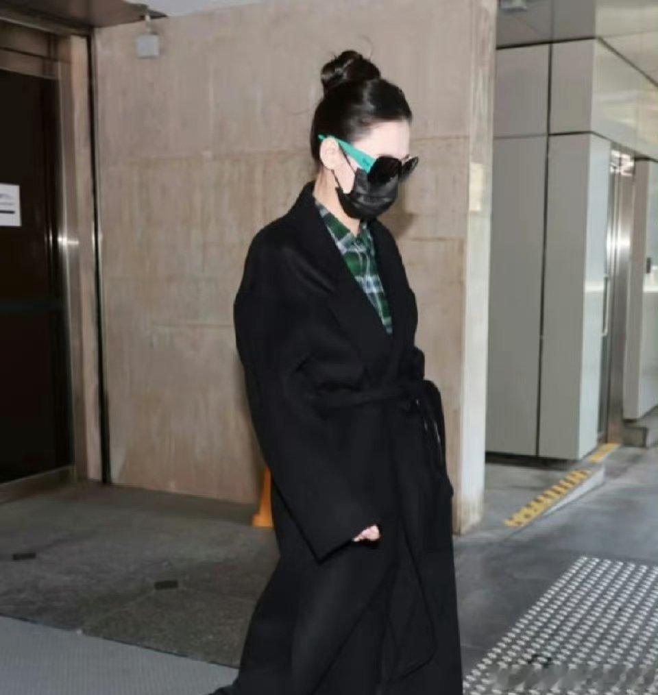 张柏芝的骨相是真的牛,皮相也给力,不愧是神颜啊,任何状态下都能把人美的心颤。即便