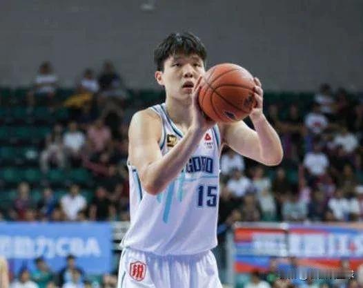 今天青岛男篮客场99-123大比分不敌浙江男篮，比赛中青岛中锋杨瀚森7投6中得到