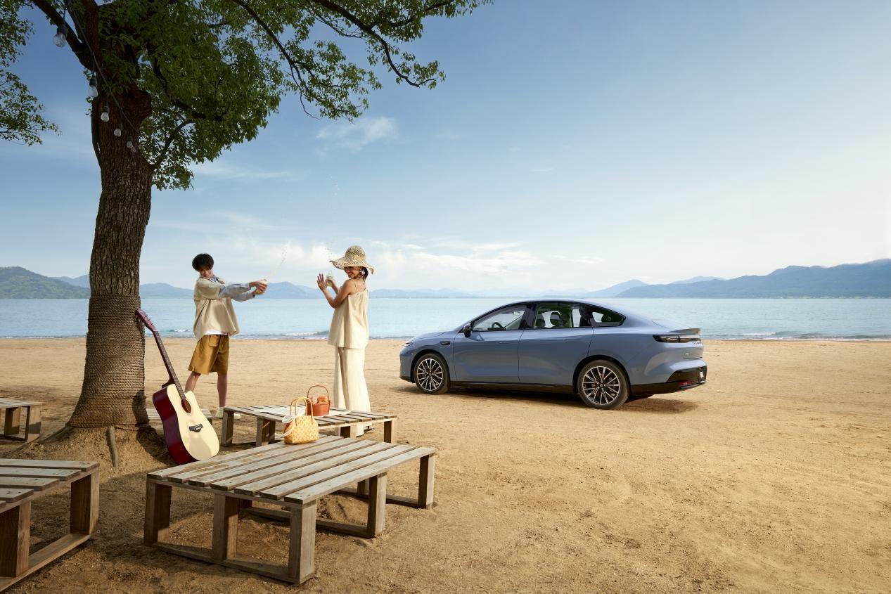 10万左右落地纯电轿车怎么选？零跑B01/海豹06EV/MG4横评，补贴退坡前必