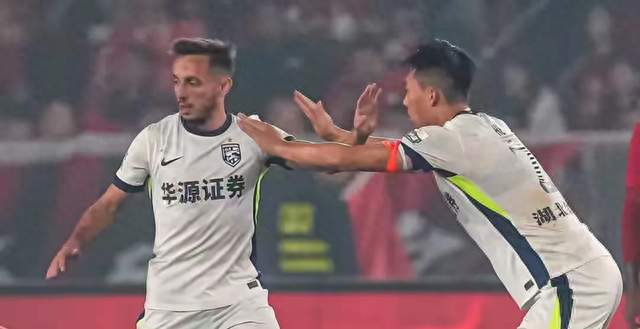 海港3比0蓉城：你想在我家开派对？门都没有，窗户也焊死