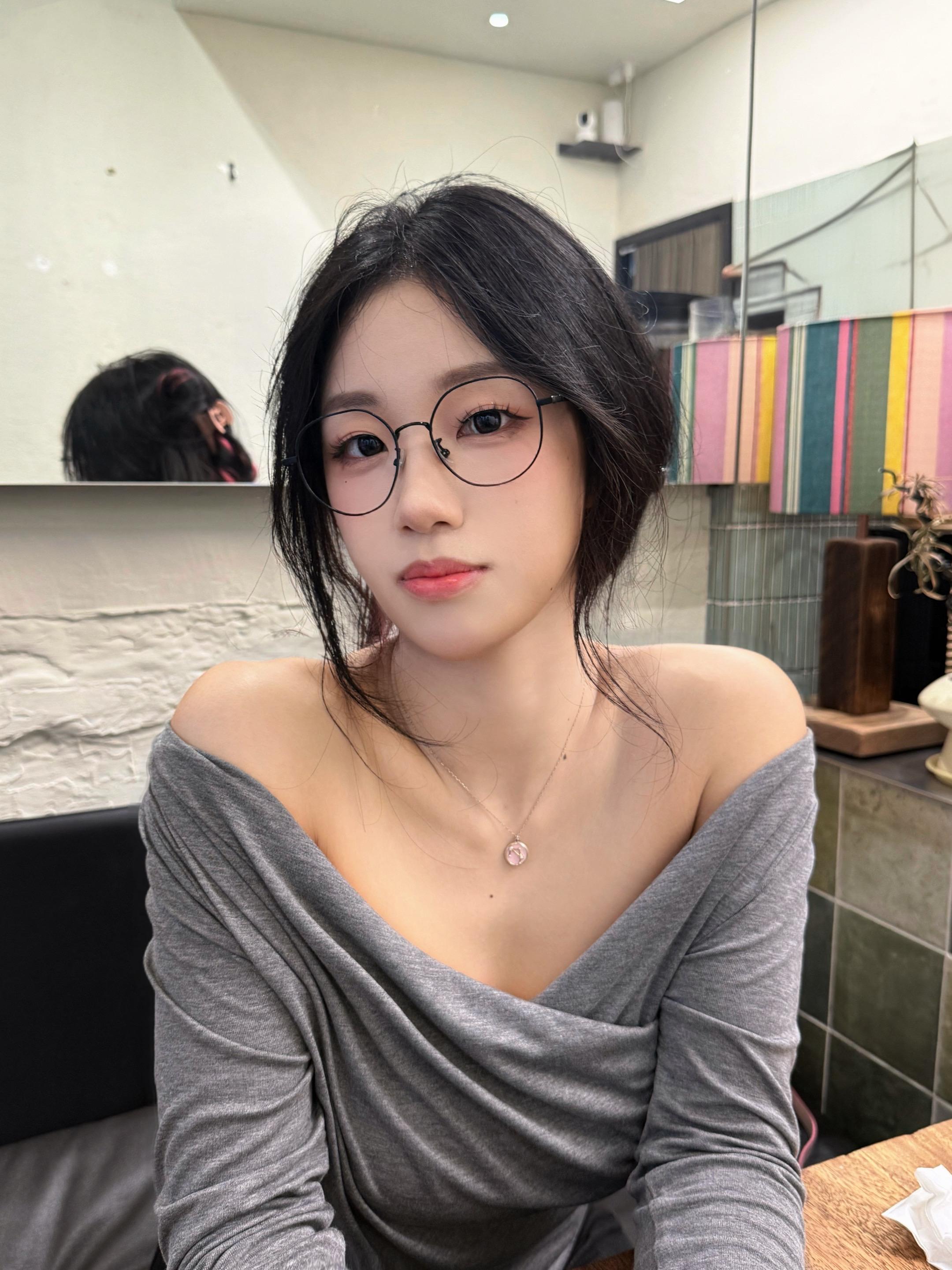 听起来就很幸福 看起来也是。  ࿆