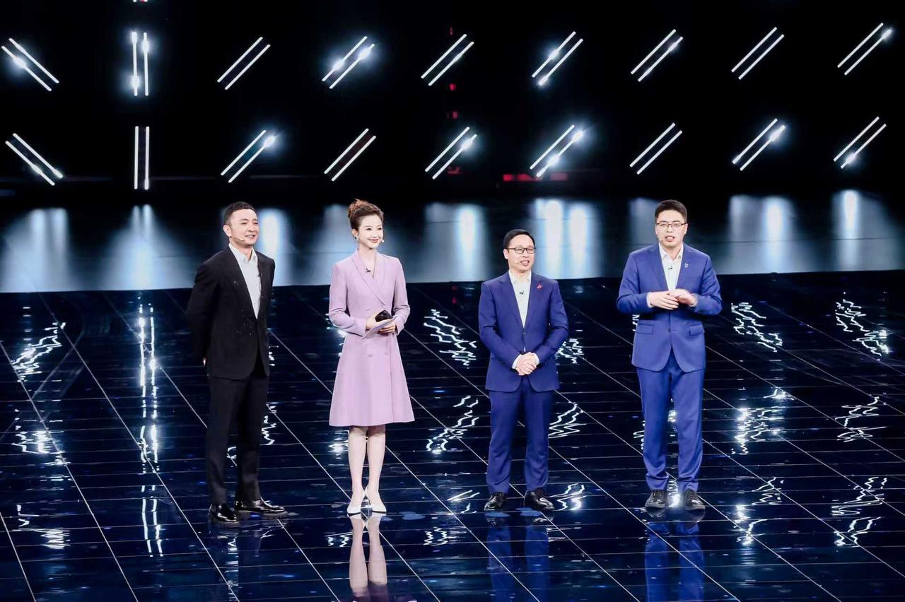 华为乾崑技术大会上，奕境X9让我对“旗舰大六座SUV”这个定位有了更具体的理解。