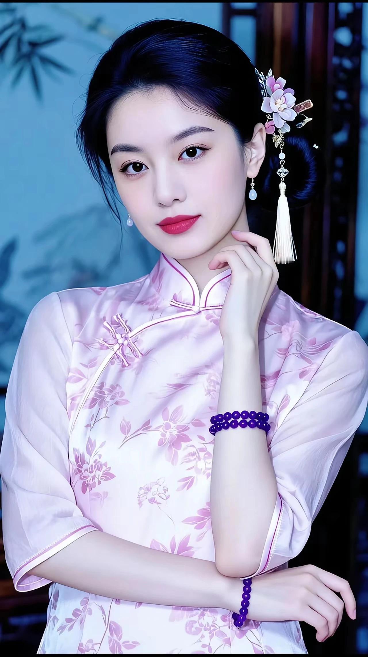 旗袍押韵，精彩纷呈。
历史悠久，文化传承。
大家闺秀，小家碧玉。
身着旗袍，风情