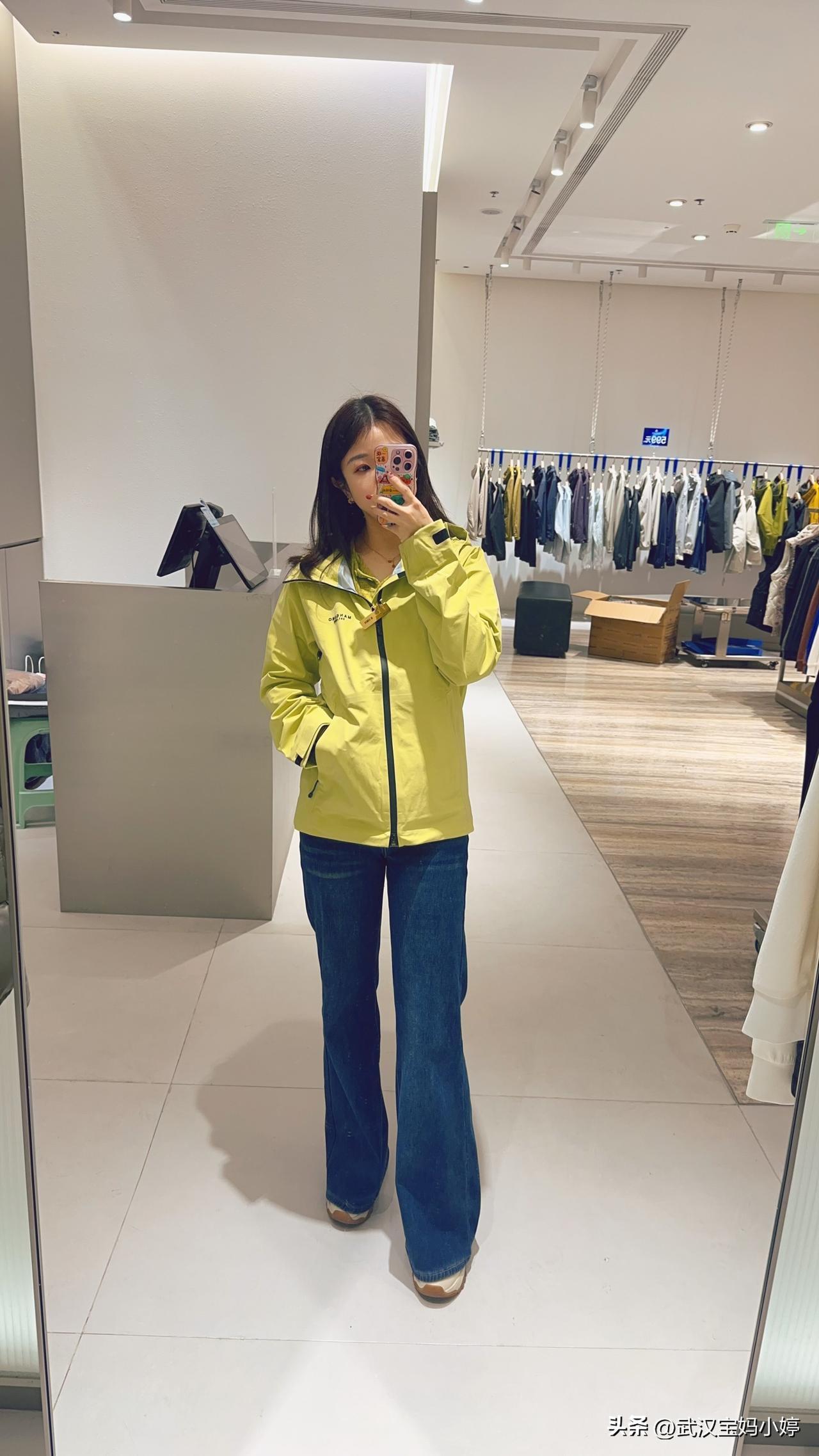 等了好久的工服今天终于到了[送心][送心]
年前公司领导来就说给我们配工服的，一