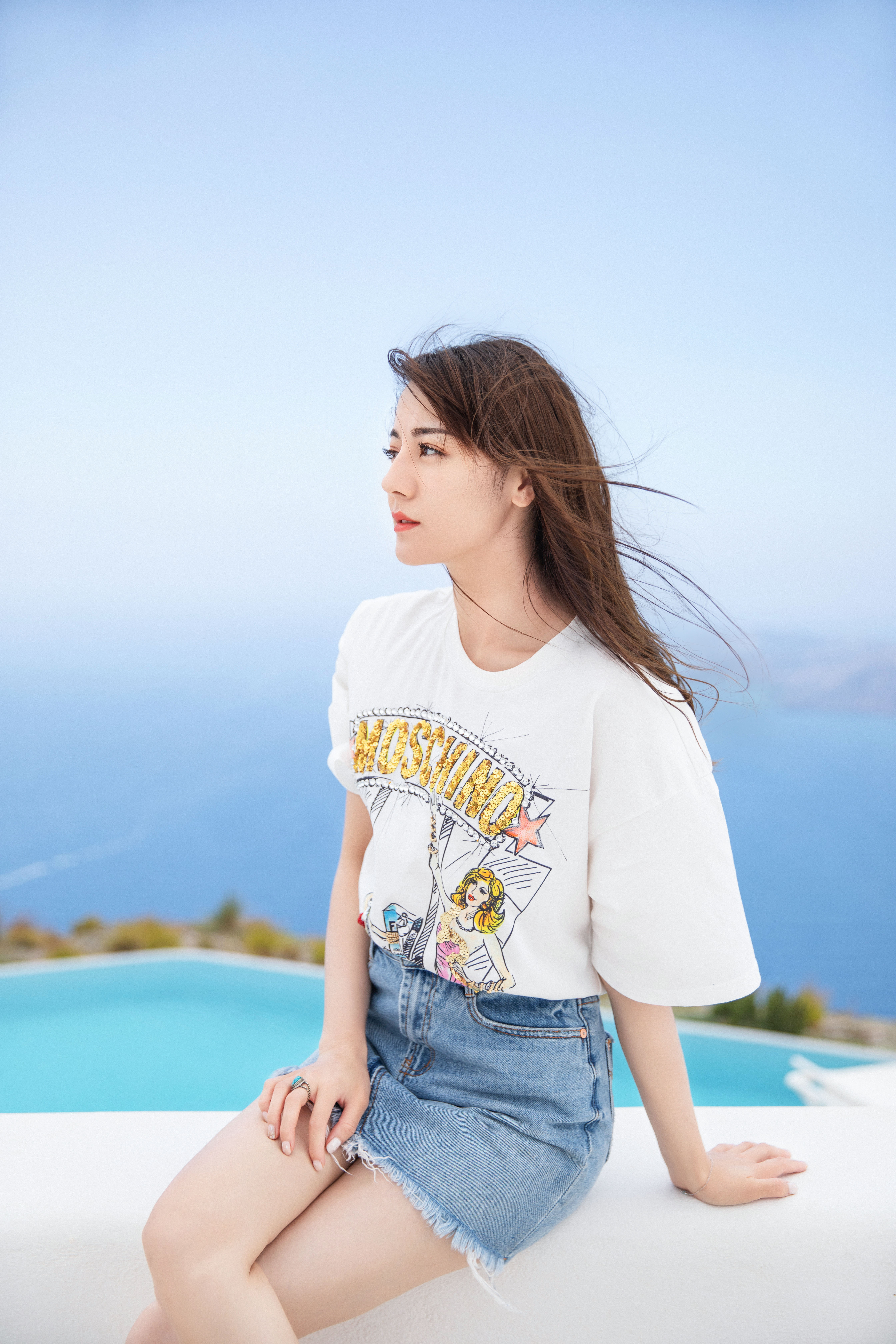 迪丽热巴的一组夏日美腿图集 ​​​