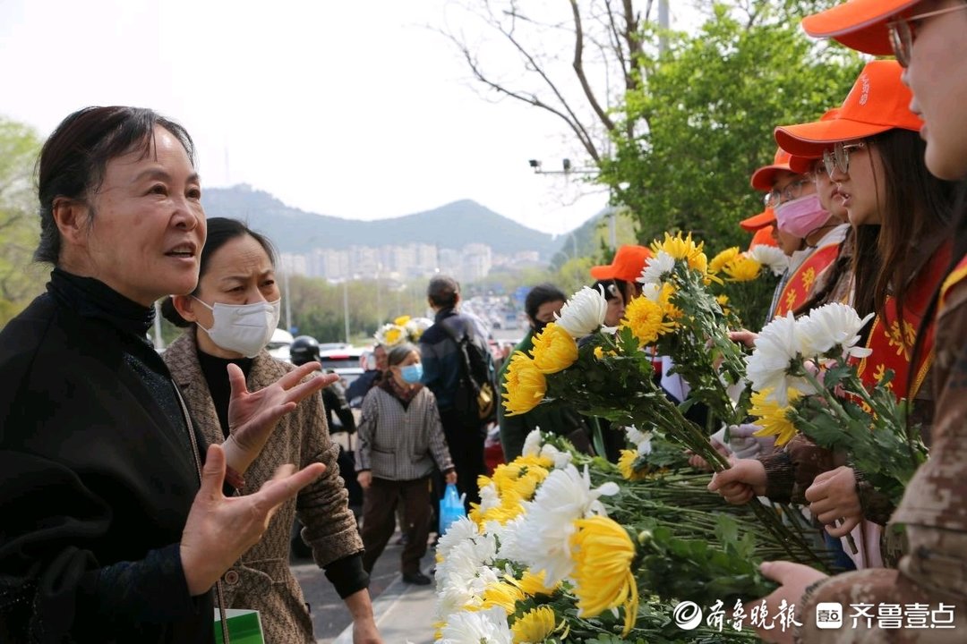 火种换鲜花 “换”出祭祀新风尚，济南跨越 25 年的绿色祭扫