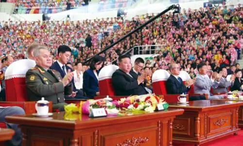 朝鲜的底气在哪里？一张图说明一切！一边是文韬武略，一边是武器镇国！
