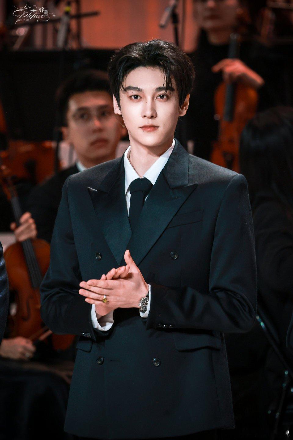 田栩宁戒指今日份的甜度是柠檬黄戒指给的！这只是第一章，田栩宁和柠檬水的故事，未来