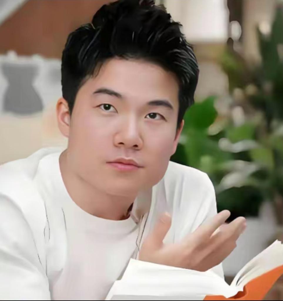 董宇辉的创业之路将如何展开?
谁也没想到，曾经的直播间主播，如今已稳稳踏上创业之