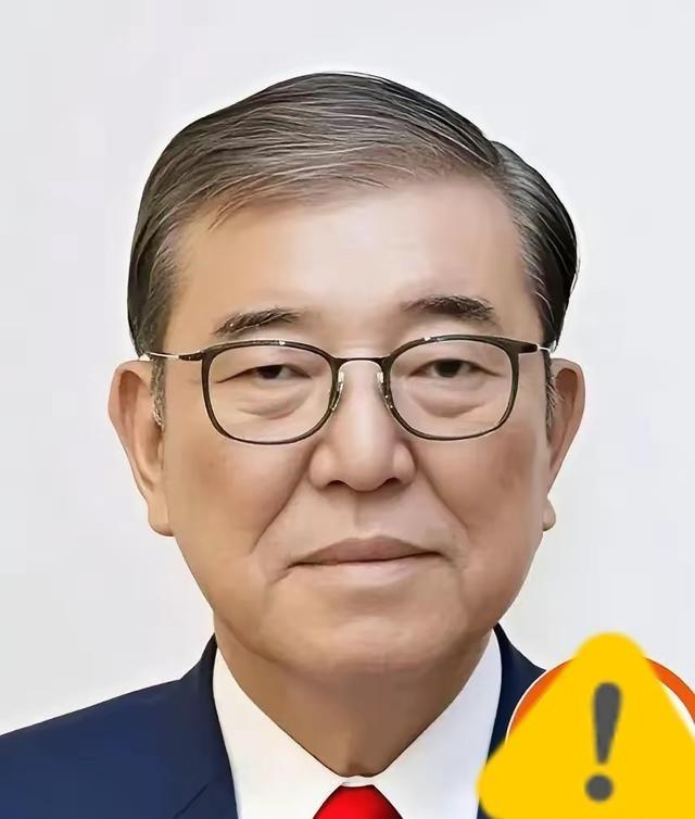 8月11日，东京街头冒出了上千人，顶着将近40度的酷暑包围了靖国神社，他们齐刷刷