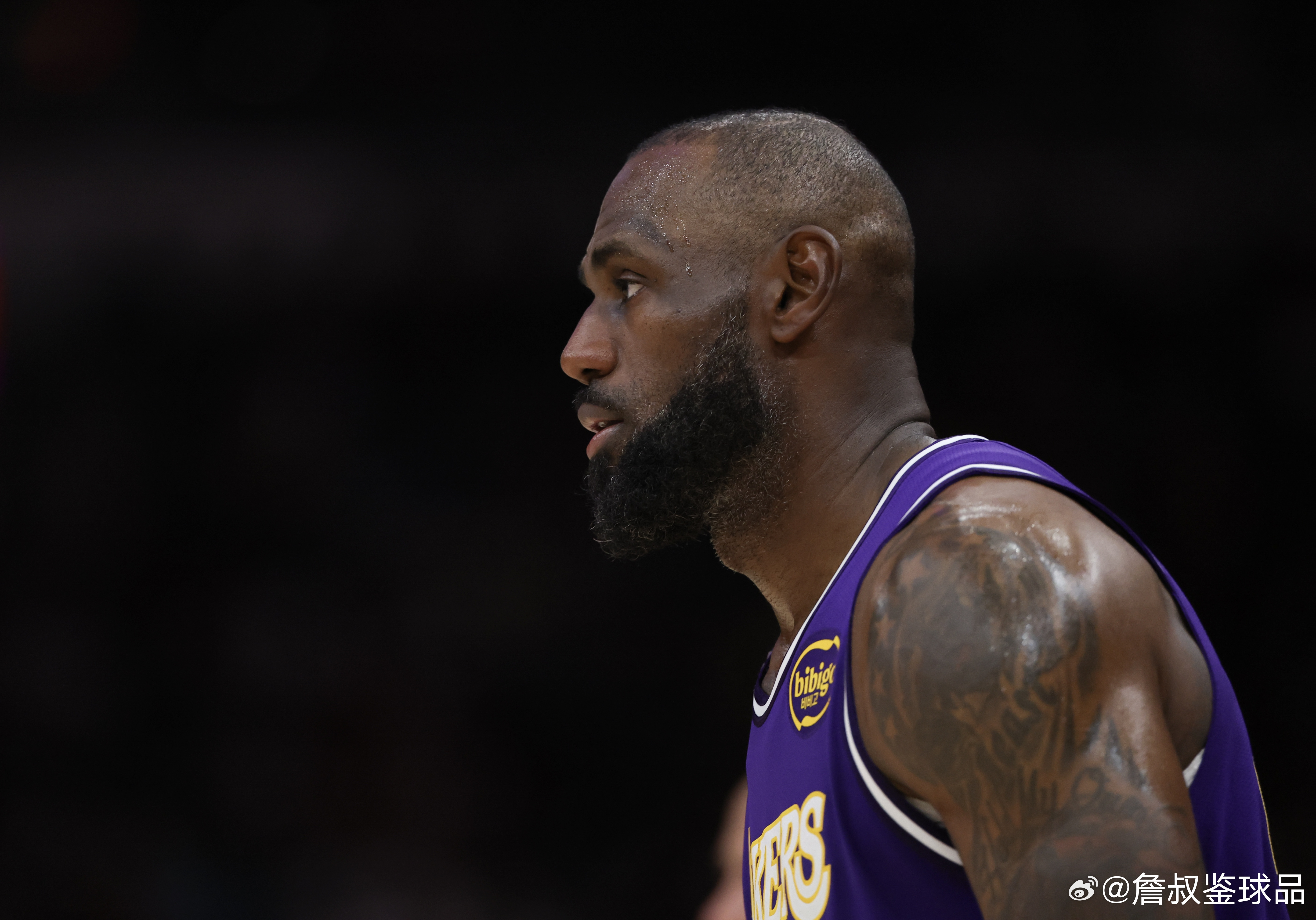 湖人客场110-113惜败活塞，9连胜终结，赛后詹姆斯接受采访。记者：你们之前赢